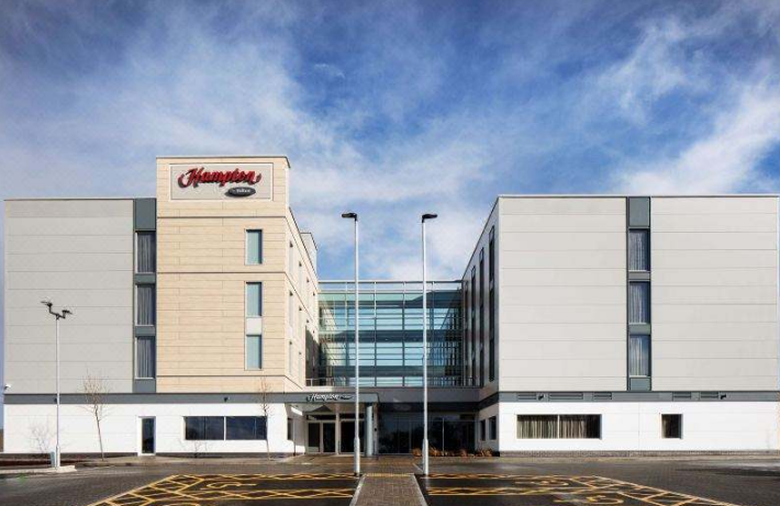 《冰球突破在全球》系列报道之一——英国布里斯托机场希尔顿欢朋酒店